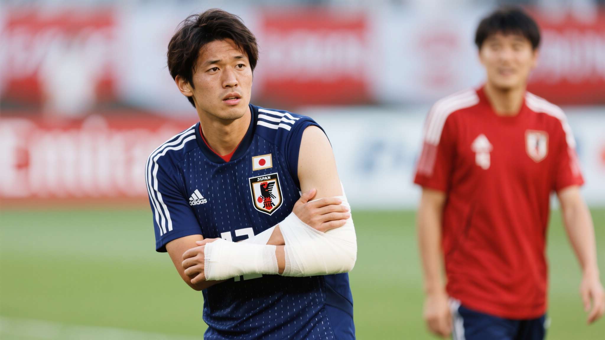 日本军人肩章 足球赛场上,伤病从来都是球队最不愿面对的噩耗。就在日本国家队备战关键赛事之际,一
